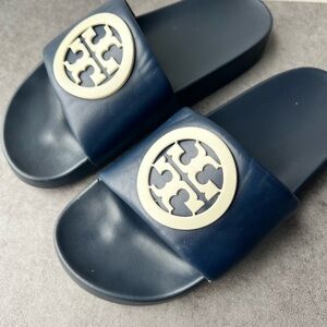 Tory burch Lina logo slide